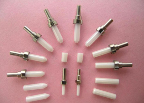 Präzisionsbearbeitung Zirkonia-Keramik-Ferrule für die Verbindung von Glasfaserkabeln