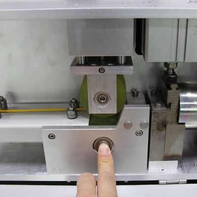 CLX-96 Automatische Schnittmaschine für Glasfaserkabel mit 1,6-2,1 m/s Geschwindigkeit für 0,9 mm-6 mm Patch Cords und Touch Interface